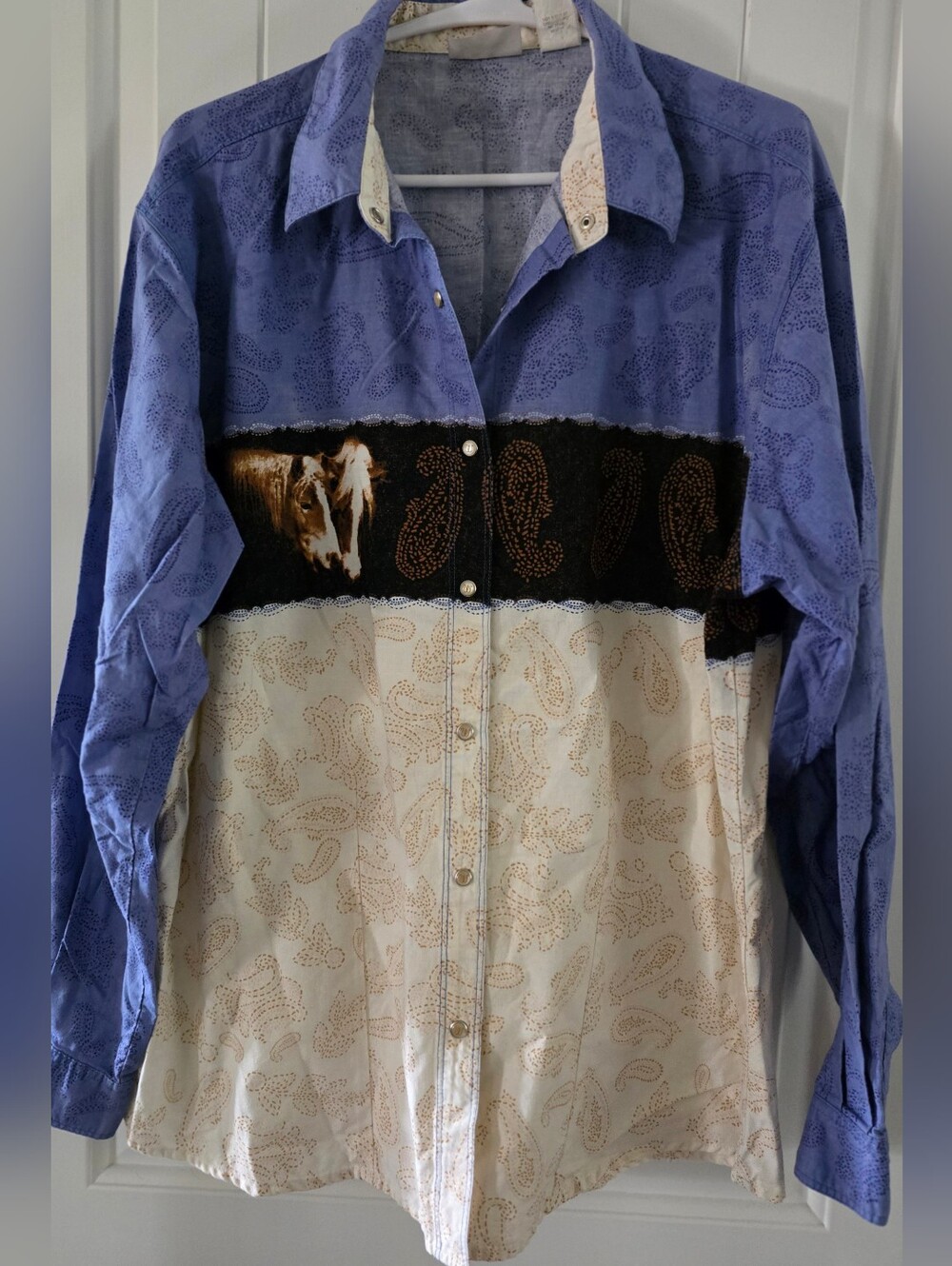 Wrangler Vintage Western Button-Up Shirt in Blue and Cream with Horse Motif XL